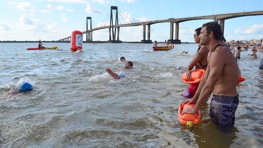 Advierten que sólo una playa está habilitada en Corrientes